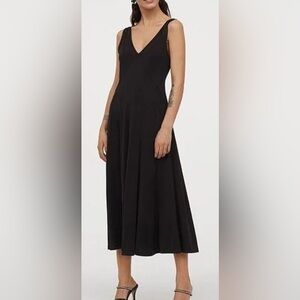 🔥NEW🔥 H&M Whimsigoth Chic V Neck Black Viscose Midi Dress size Small